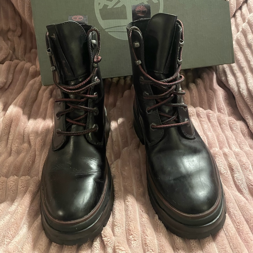 Black Timberland waterproof mid boot size 7